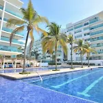 Amplio apt de 3 alcobas edificio primera linea de playa