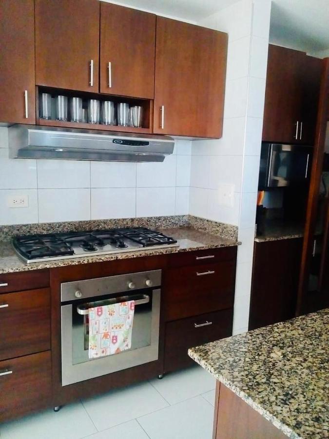 Amplio De 3 Alcobas Edificio Primera Linea De Playa Apartamento *