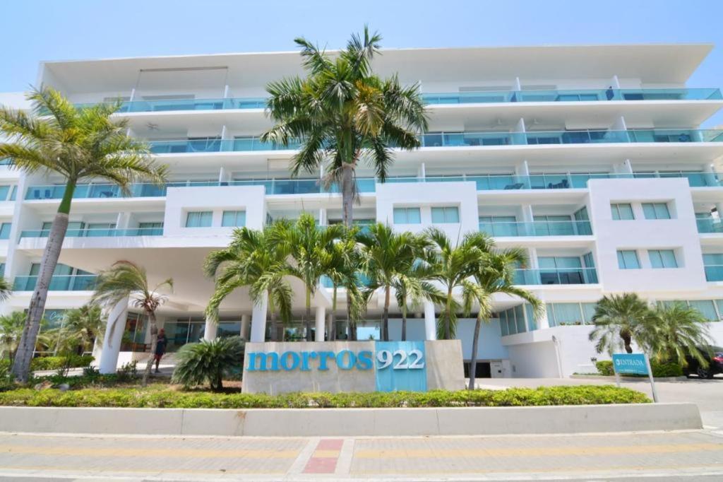 Amplio De 3 Alcobas Edificio Primera Linea De Playa Apartamento *