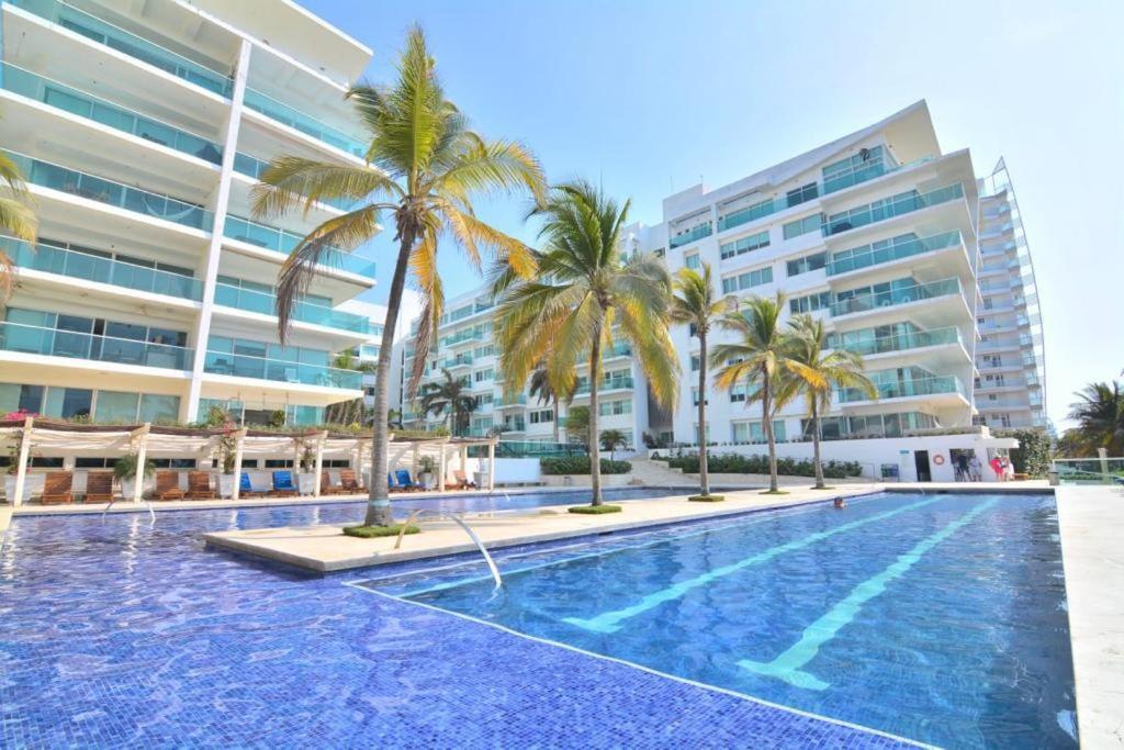 Apartamento Amplio De 3 Alcobas Edificio Primera Linea De Playa *