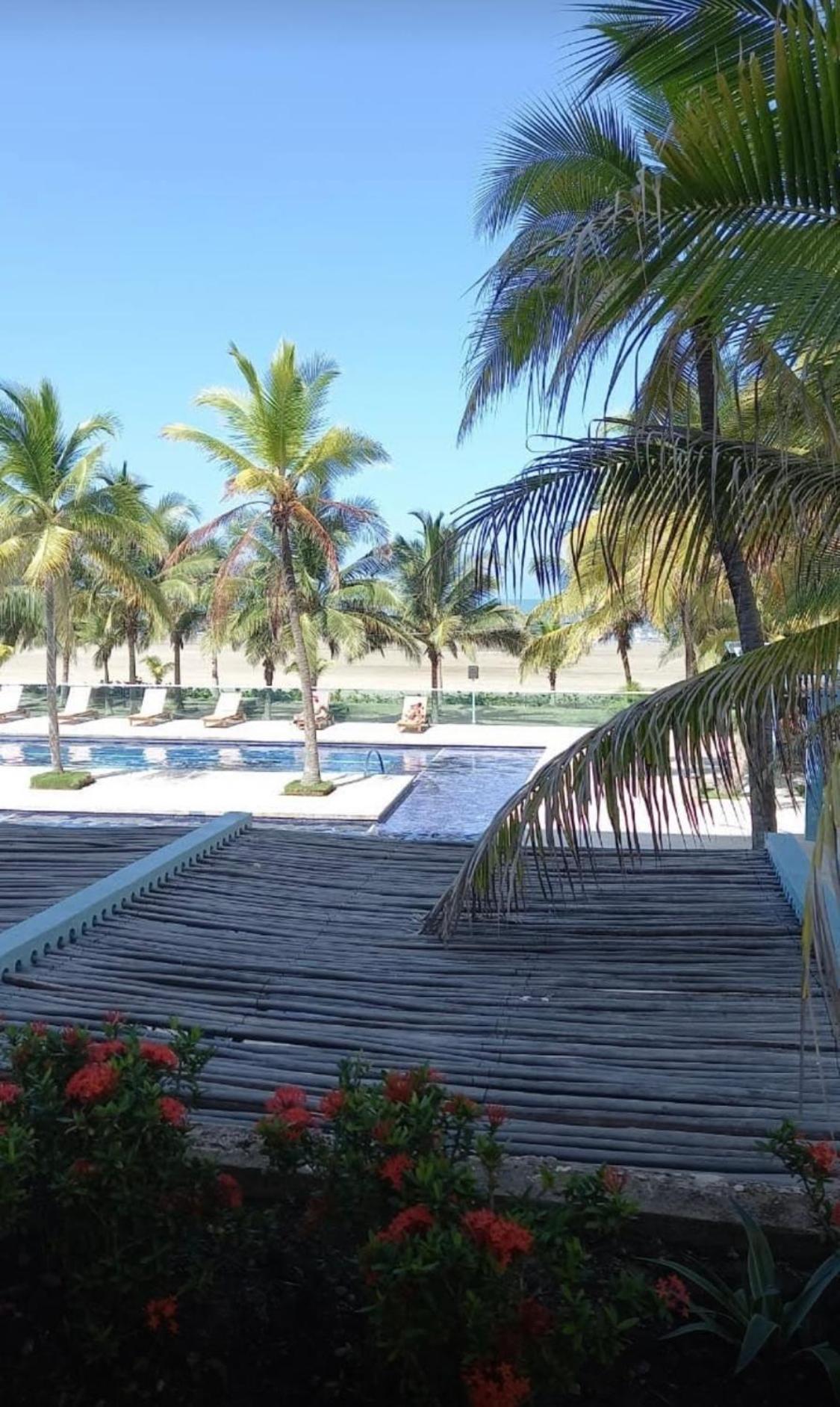 Apartamento Amplio De 3 Alcobas Edificio Primera Linea De Playa Cartagena