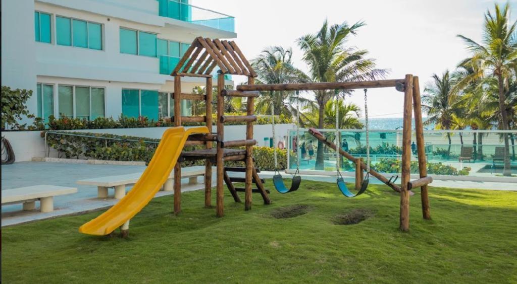 Amplio De 3 Alcobas Edificio Primera Linea De Playa Apartamento