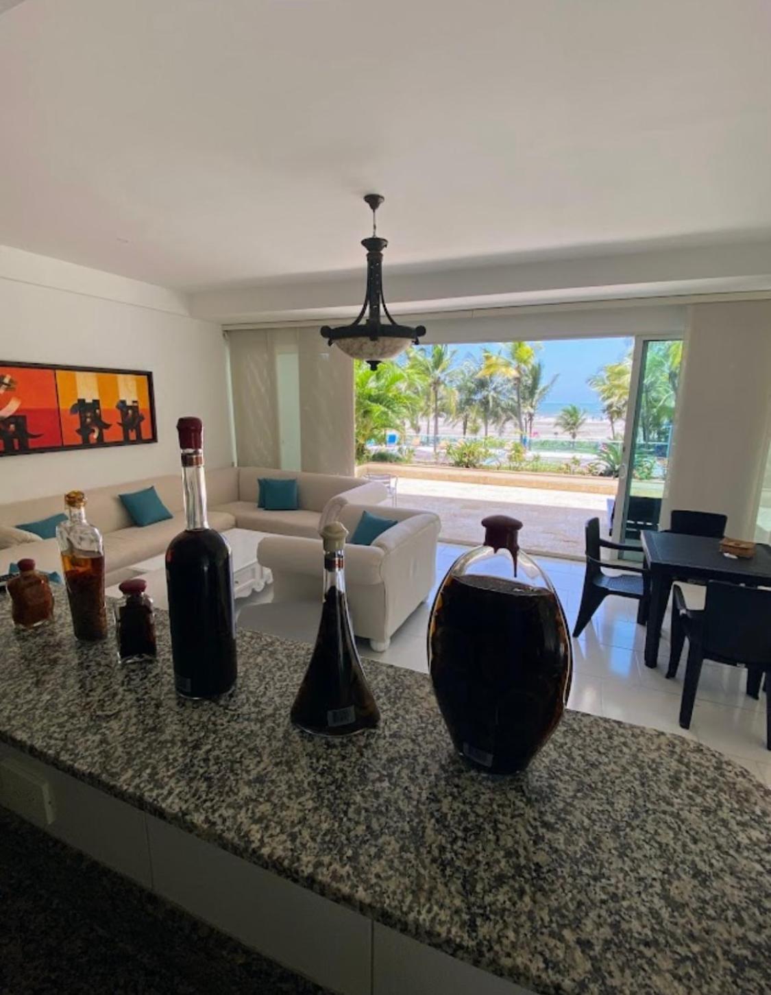 Apartamento Amplio De 3 Alcobas Edificio Primera Linea De Playa *
